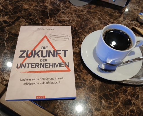 Die Zukunft der Arbeitswelt. Entdecken Sie die Schlüssel zum Erfolg: Zukunft der Unternehmen. Wie ein Mindset die Arbeitswelt Revolutioniert.